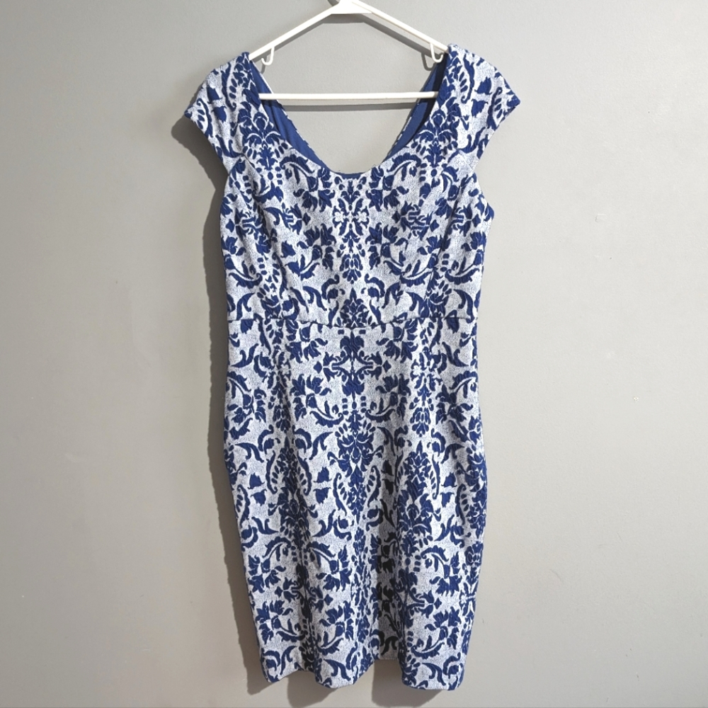 Julia Jordan Blue Paisley midi dress size 10 with cutouts on the back
